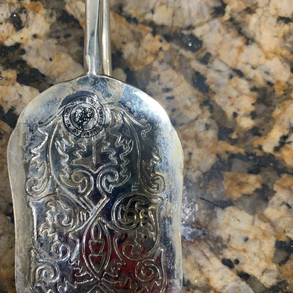 Decorators Choice Silver Pastry Tongs 8” By Filagree desing Used - Picture 4 of 6